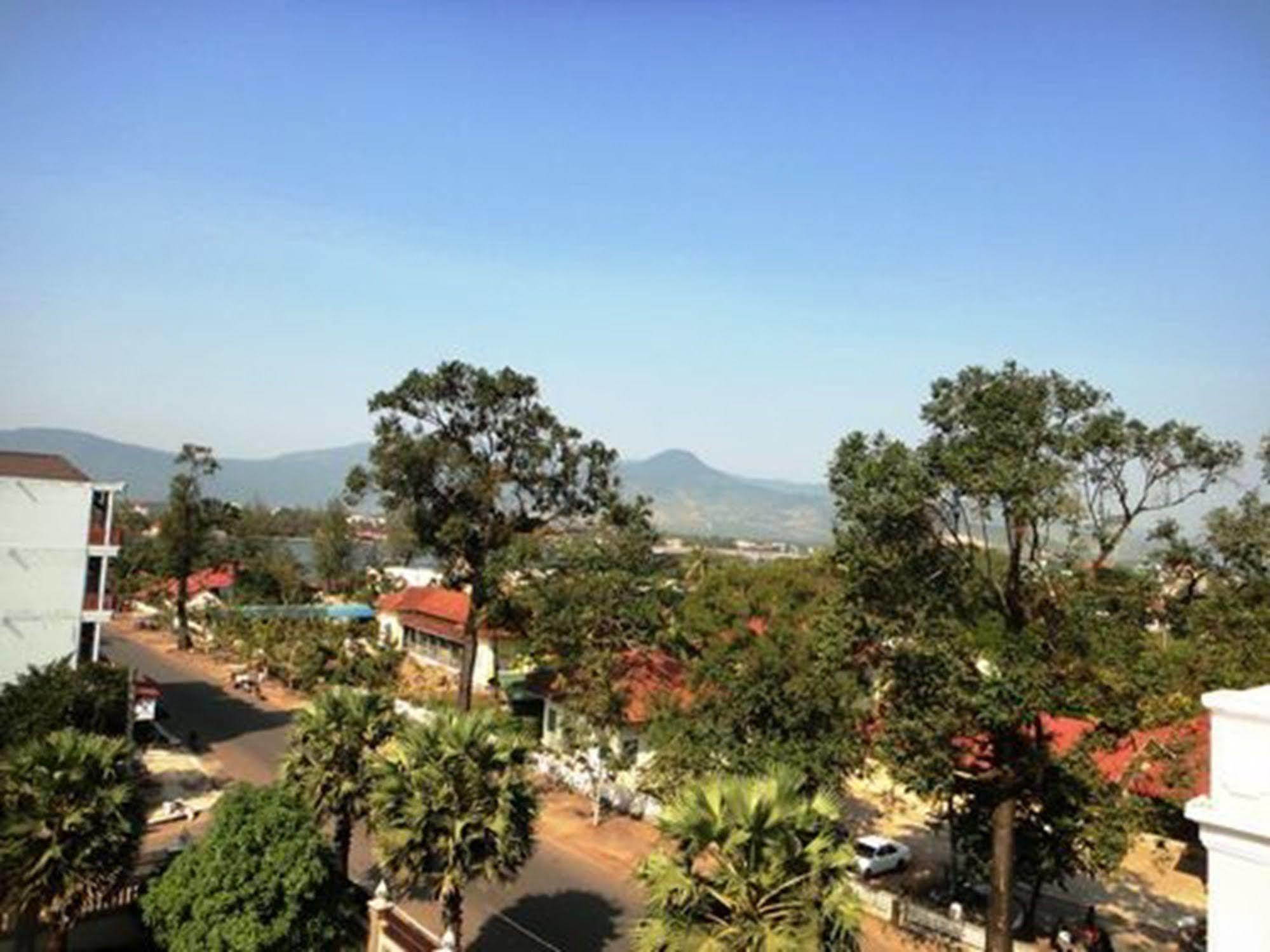 Borey Bokor Guesthouse Kampot Exterior photo